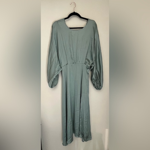 ASTR Long Sleeve Midi Dress Sage Green Flowy Casual Party Cocktail - Picture 1 of 12